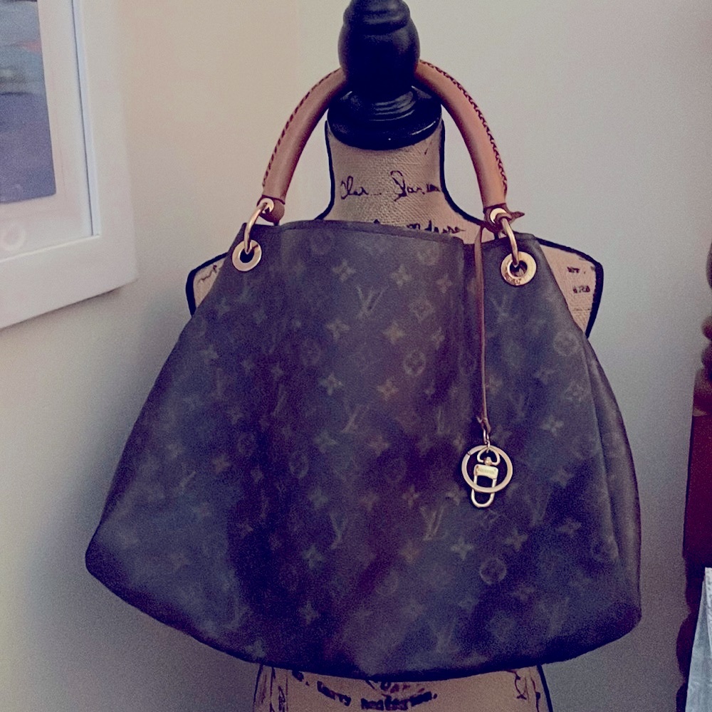 Authentic Louis Vuitton ARTSY MM